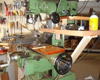 MILLING MACHINE