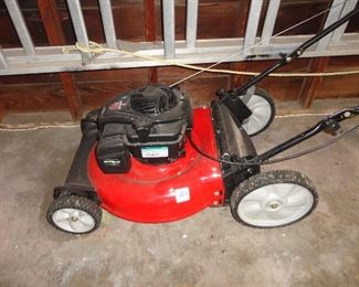 YARD MACHINE LAWNMOWER 