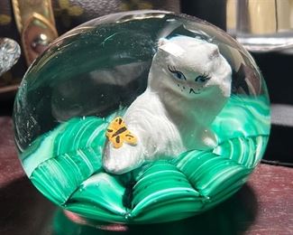 1976 MAUDE BOB St Clair Sulfide
SULPHIDE Kitten CAT Butterfly
Glass PAPERWEIGHT