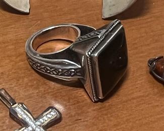 This ring is fantastic! Never seen anything like it… more pics and info about the artist later.