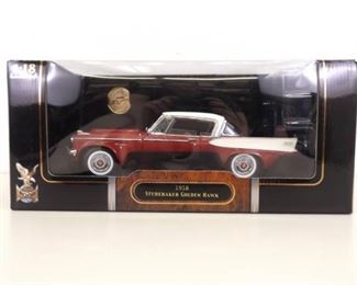 New in Box 1:18 Die Cast Signature 1958 Studebaker Golden Hawk
