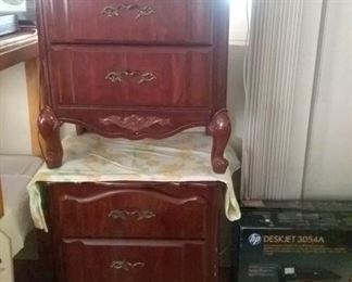 Night stands / end tables