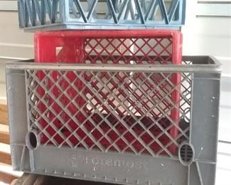 Woid & plastic crates