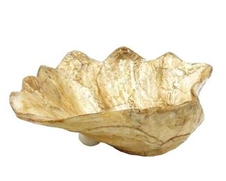 Vintage decorative shell style design soap dish with ball feet. Made of of a shell style material. Perfect for decorative scented soaps for your powder room.
