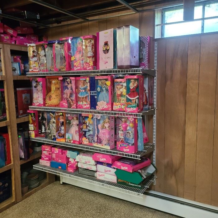 Two Blondes With Junk In The Trunk Estate Sales in Toledo, OH