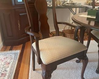 Queen Anne style cherry dining table w/ (6) chairs and (2) leaves 