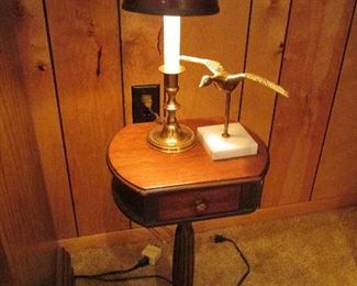 Adler small pedestal table