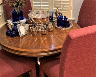 Round table; 4 parson chairs