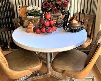 Breakfast table & 4 chairs