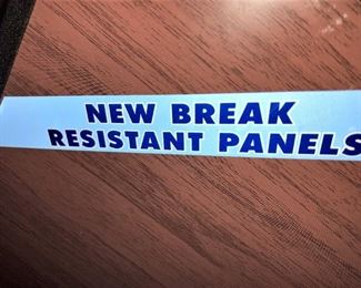 Like-new hospital bed with break resistant panels