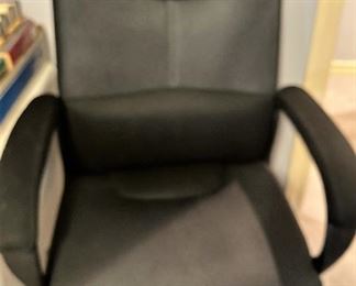 Black office chair