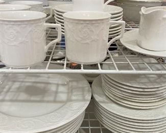 51 pieces of Mikasa "White"