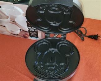 Mickey Mouse pancake maker