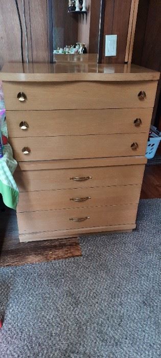 Mid Century Chest of Drawers 