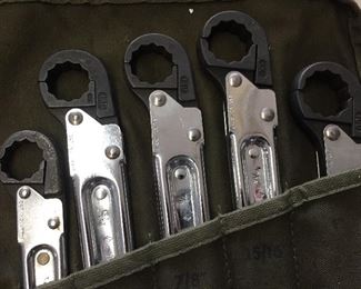 Military ratchet wrench set 