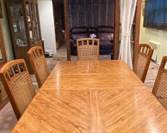 Stanley Furniture dining room table , with leaf and 6 chairs, solid wood!