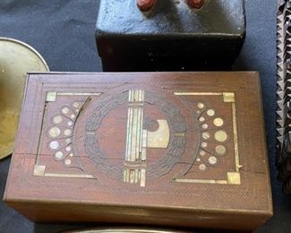 Inlay mother-of-pearl fascia box (broken music box).