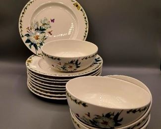 Flower bowl set
Product of China