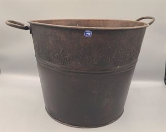 Brass bucket w/fleur-de-lis imprint
Made in Mexico