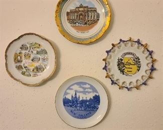 Collector plates ~
▪︎ New Orleans 
▪︎ Georgia 
▪︎ Virginia 
▪︎ Roma-Fontana Di Trevi
▪︎ Roma - 