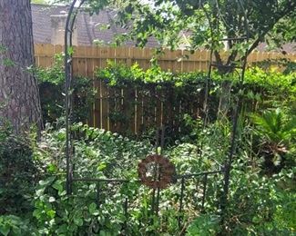 Outdoor trellis