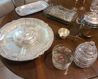 Silverplate turn tray, ice bucket, casserole dish with lid...

*ice bucket = SOLD 