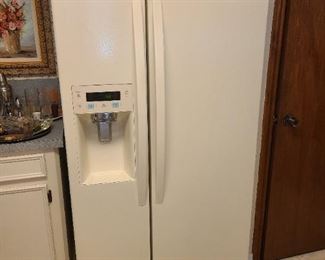 Kenmore side by side - white