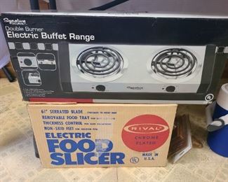 ▪︎Signature Gourmet double burner electric buffet range - SOLD
▪︎Rival electric food slicer 