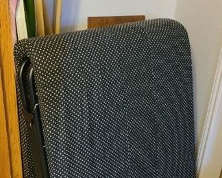 Travel sleeping cot w/mattress