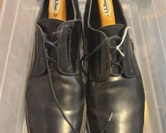 Men's shoes size 13
Brand - Vibram