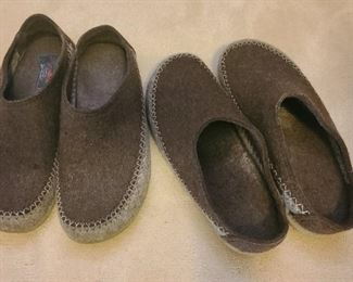 Men's size 13 slippers 
Brand - Halfinger