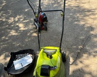 Sunjoe electric mower with charger and leaf catcher