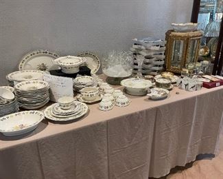 Vintage Community china "Primrose" 89 pieces with storage bags