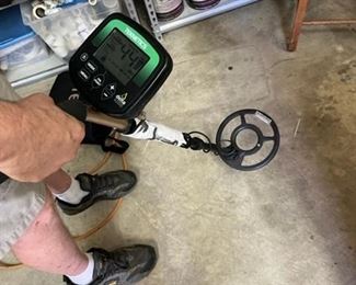 Teknetics Delta 4000 metal detector