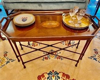 Close up of this pristine fixed tray flame mahogany coffee table by Councill Craftsman. 