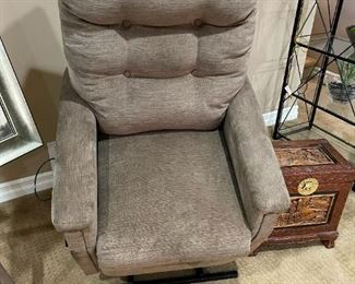 Home Meridian International Lift Chair