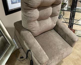 Home Meridian International Lift Chair