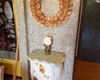 Wreath and small Table