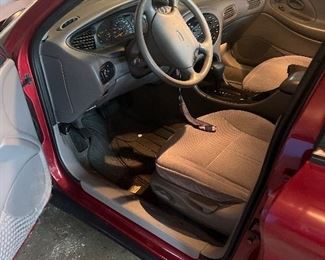 Inside 1998 Ford Taurus se