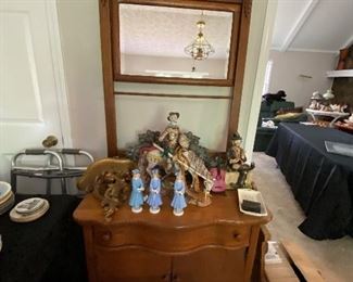 Hutch and Figurines