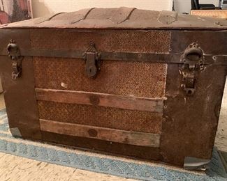 Humpback late 1800’s trunk w/ tray & storage