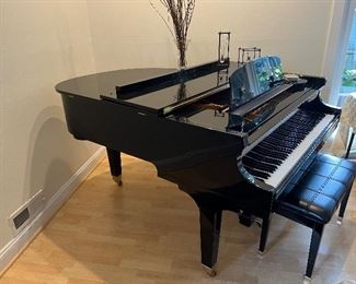 Howard C171 Baby Grand Piano 55.5"W x 71"L  x 40"H - pristine condition