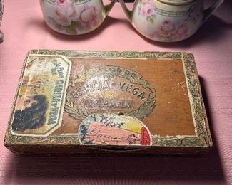 Cigar box closed 
