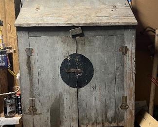 Primitive cupboard 