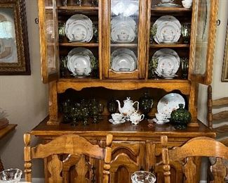 China Hutch 
Matching table and chairs 