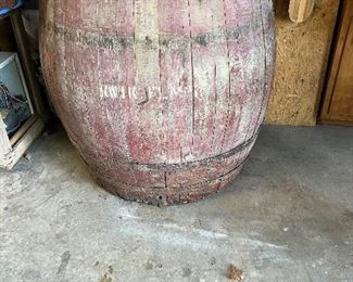 44” tall 7’ around at widest point 
33” circumference at top of barrel 
Kwik Flash ( Gunpowder) wooden barrel 

