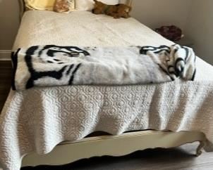 French Provincial painted solid wood full sized bed, mattress included if you want it (brand new). 