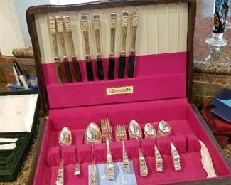 Community flatware set