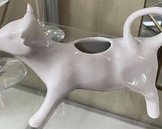 Pillyvut France Porcelain Cow Creaner