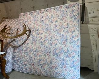 Sealy Posturepedic Super Premium Corniche King Size Mattress and Box springs & Full-Size Mattress and Box Springs